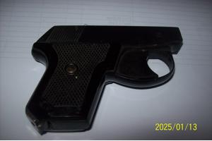 een mooi alarm  start pistool merk perfecta